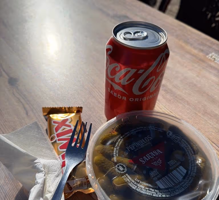 Twix, Coca-Cola, and Pepinillos en Vinagre at the Tankstelle in Lluc